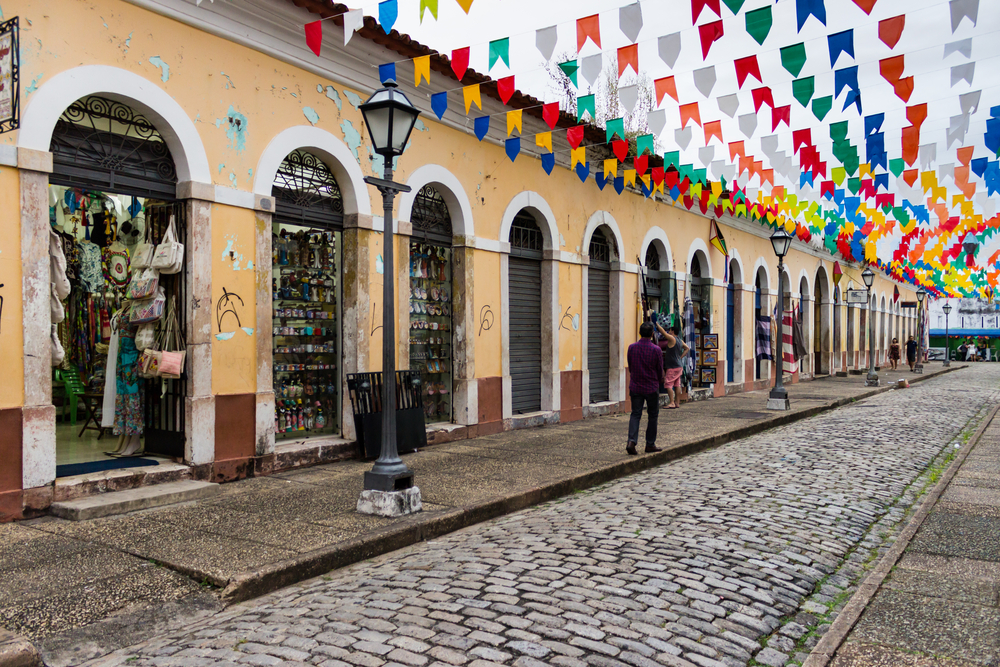 Centro histórico de São Luís do Maranhão, región noreste de Brasil, decorado para las fiestas de junio