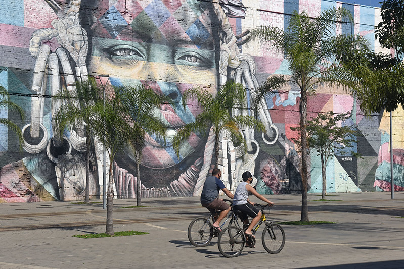 Mural Etnias no Boulevard Olímpico