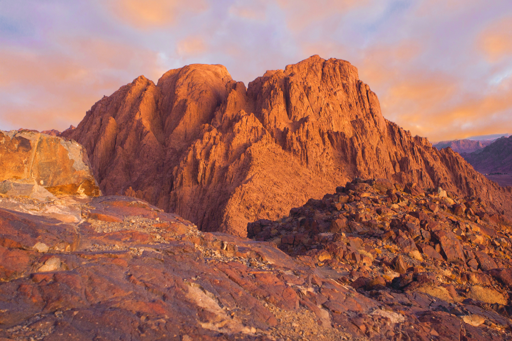 Incrível nascer do sol no Monte Sinai