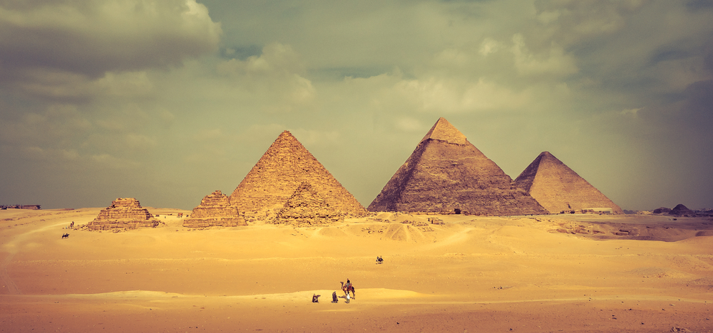 Pirâmides egípcias do Planalto de Gizé: famosa pirâmide de Menkaure, Khafre, Khufu e três pirâmides menores