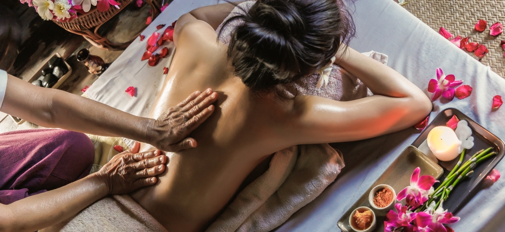 Pessoas desfrutando de um spa de lama em Santa Lucia